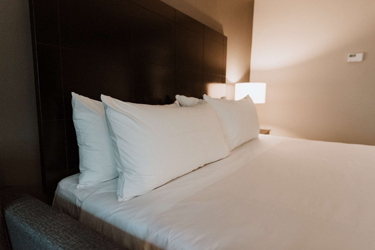 room, 1 queen bed, accessible (coast accessible queen) | 1 bedroom, desk, blackout curtains, soundproofing