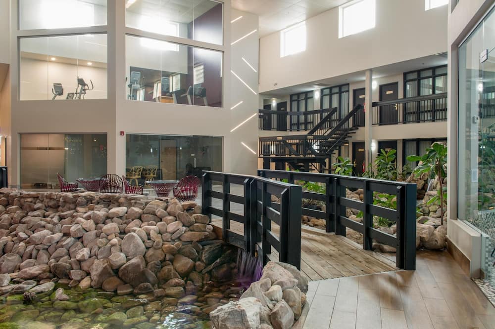 Coast Nisku Inn & Conference Centre