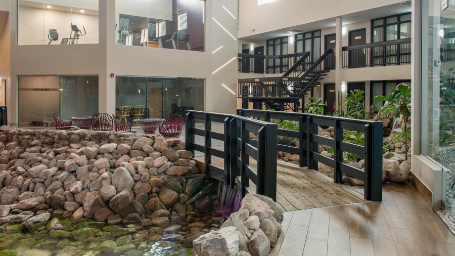 Coast Nisku Inn & Conference Centre