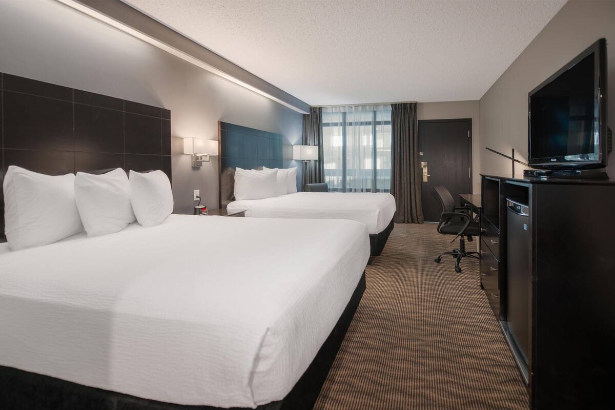Room, 2 Queen Beds (Coast Two Queens) | Desk, blackout drapes, soundproofing, iron/ironing board