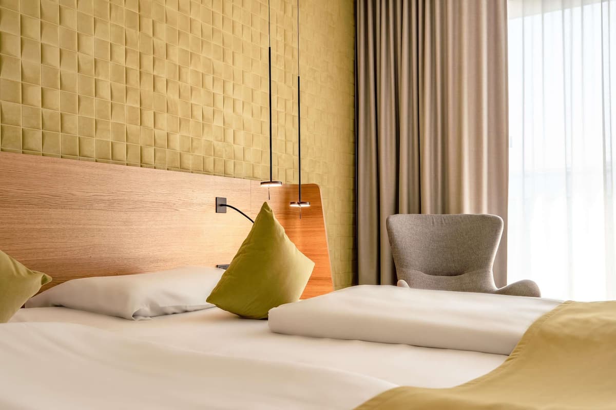 Hypo-allergenic bedding, free minibar, in-room safe, blackout curtains