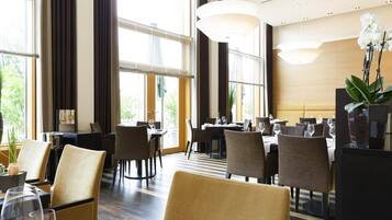 Lunch and dinner served