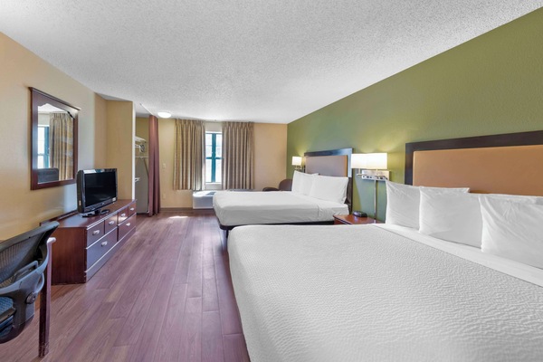 Desk, iron/ironing board, WiFi (free), bed sheets