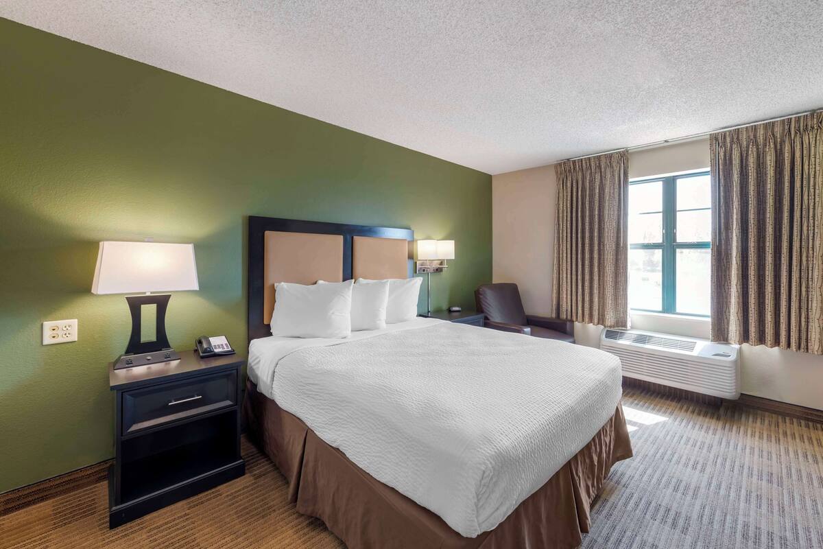 Desk, iron/ironing board, WiFi (free), bed sheets