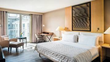 Rom – deluxe, 1 kingsize-seng, hageutsikt | Sengetøy av topp kvalitet, dundyner og senger med overmadrass