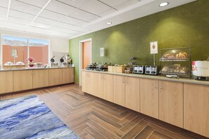 Free daily buffet breakfast 