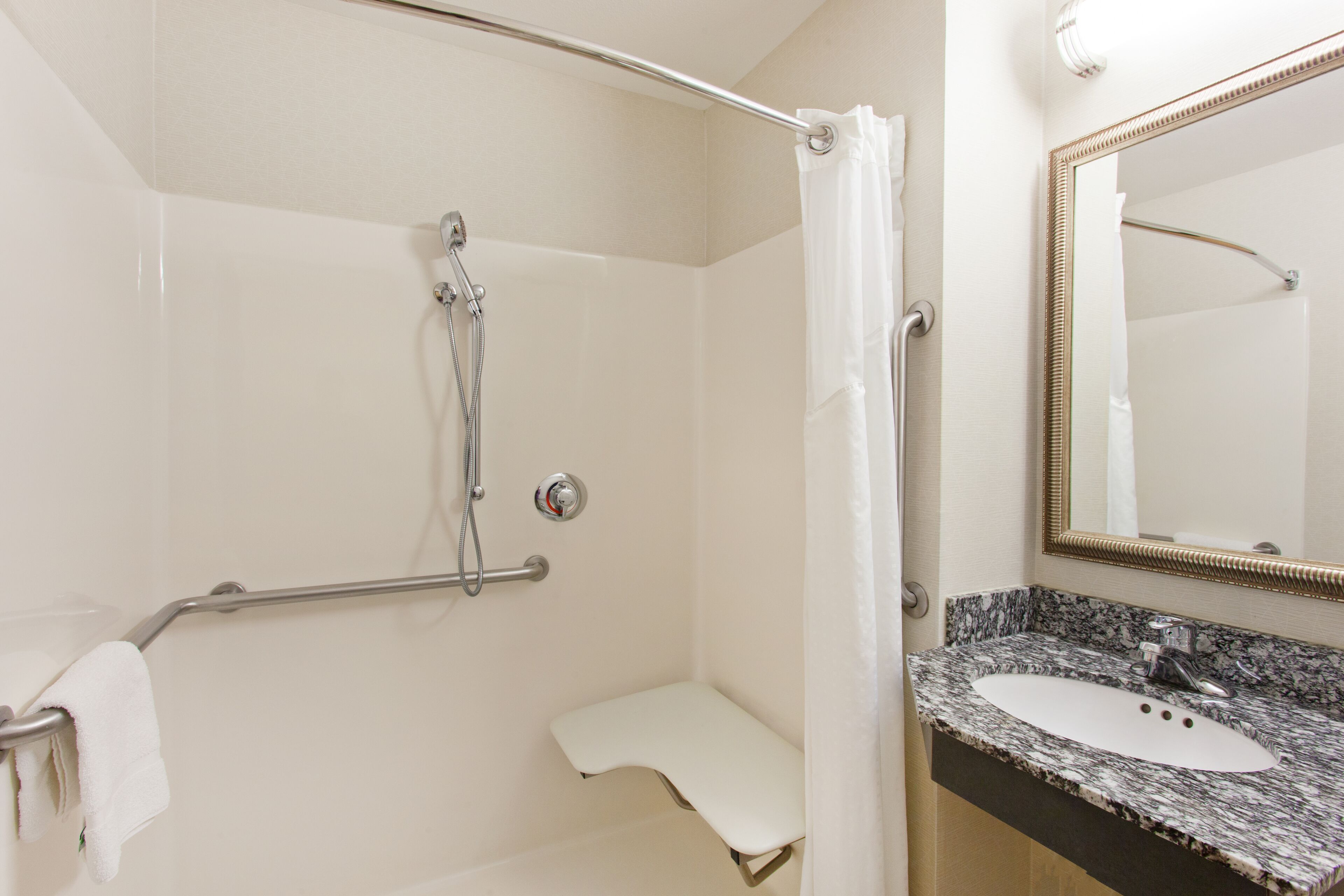 combined shower/bathtub, free toiletries, hair dryer, towels