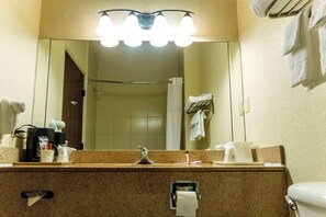 Free toiletries, hair dryer, towels - Days Inn & Suites by Wyndham Houston North/Aldine (Houston)