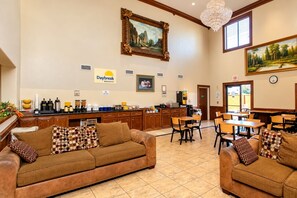 Breakfast area - Days Inn & Suites by Wyndham Houston North/Aldine (Houston)