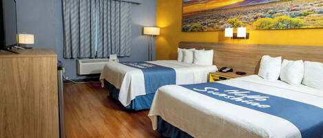 Escritorio, tabla de planchar con plancha, cunas (de pago)