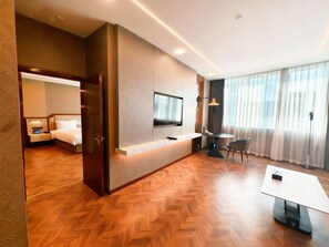 ห้องสวีท, 1 ห้องนอน, ใช้คลับเลานจ์ได้ | เครื่องนอนระดับพรีเมียม, ผ้านวมขนเป็ด, มินิบาร์, ตู้นิรภัยในห้องพัก