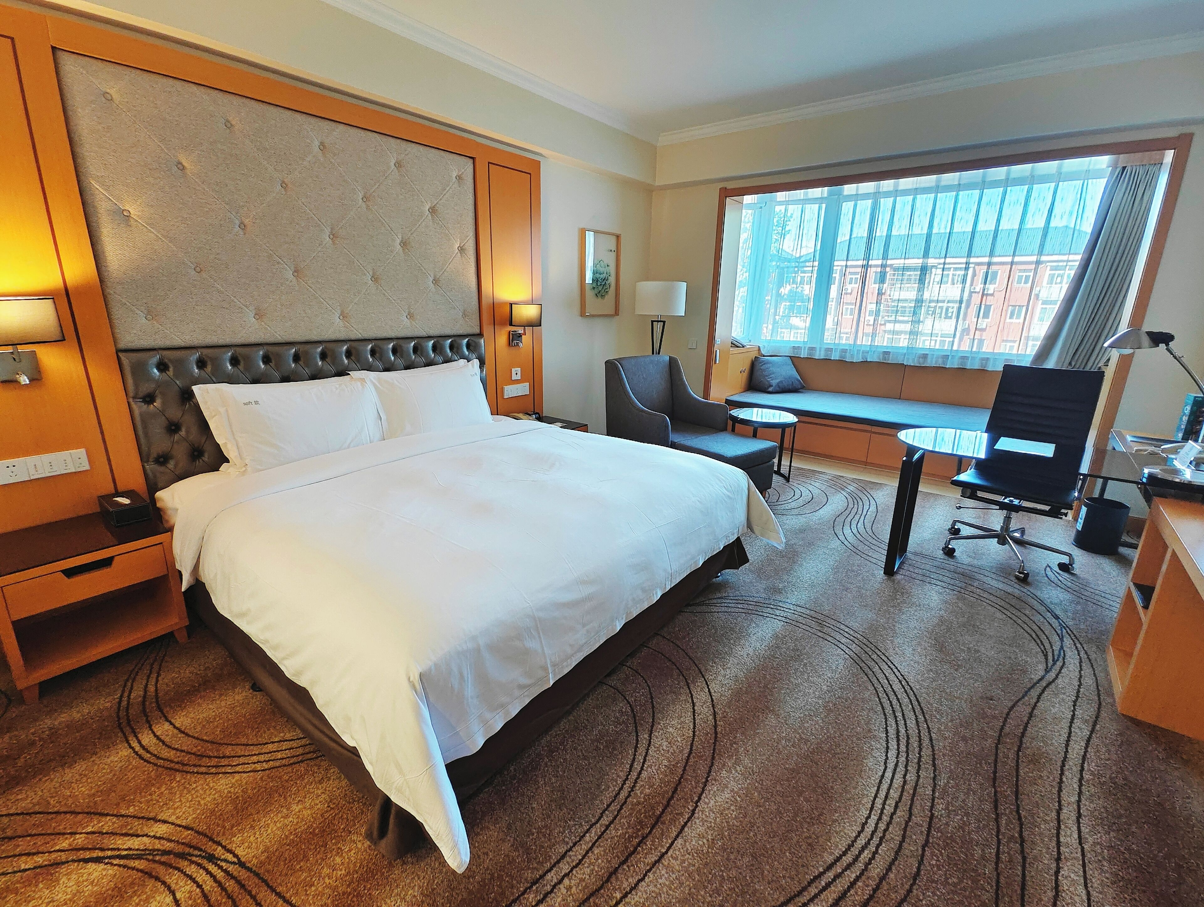 Premium Room, 1 King Bed with Sofa bed | Premium bedding, down comforters, minibar, in-room safe
