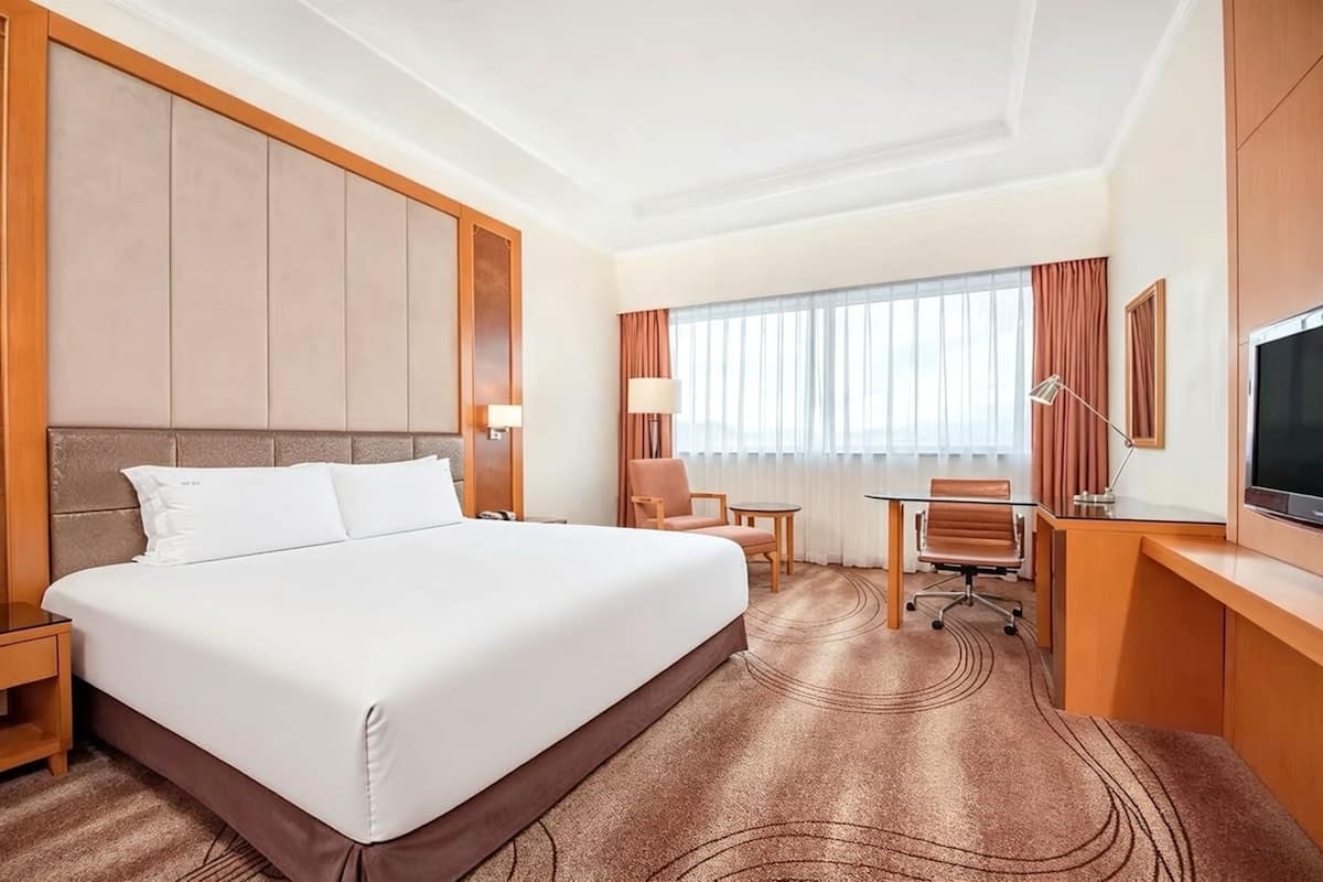 Premium bedding, down duvets, minibar, in-room safe