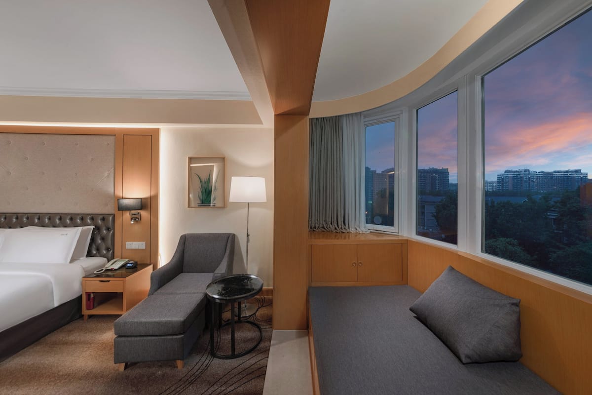 Premium Room, 1 King Bed with Sofa bed