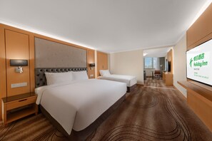 Ropa de cama de alta calidad, cubrecamas y minibar 
