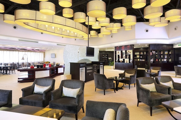 Bar (on property) - Holiday Inn Beijing Chang An West by IHG (Beijing)