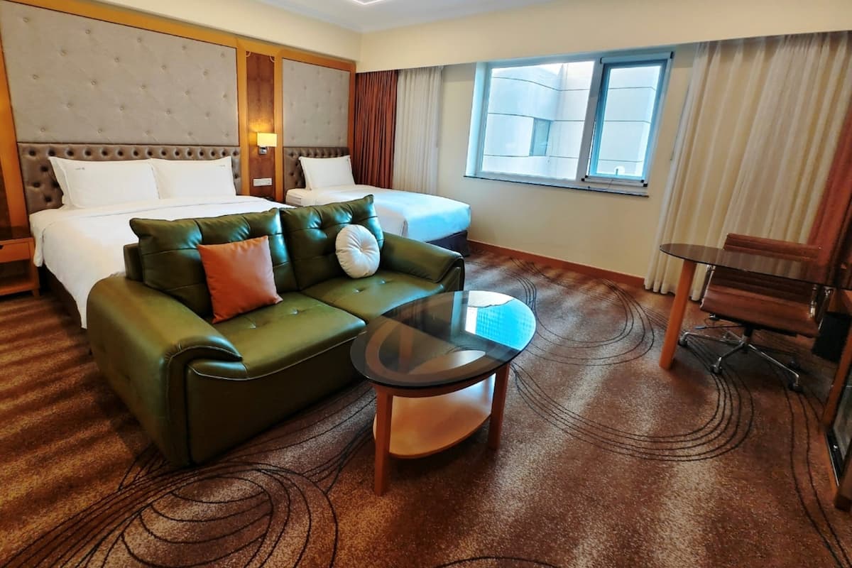 Premium bedding, down duvets, minibar, in-room safe