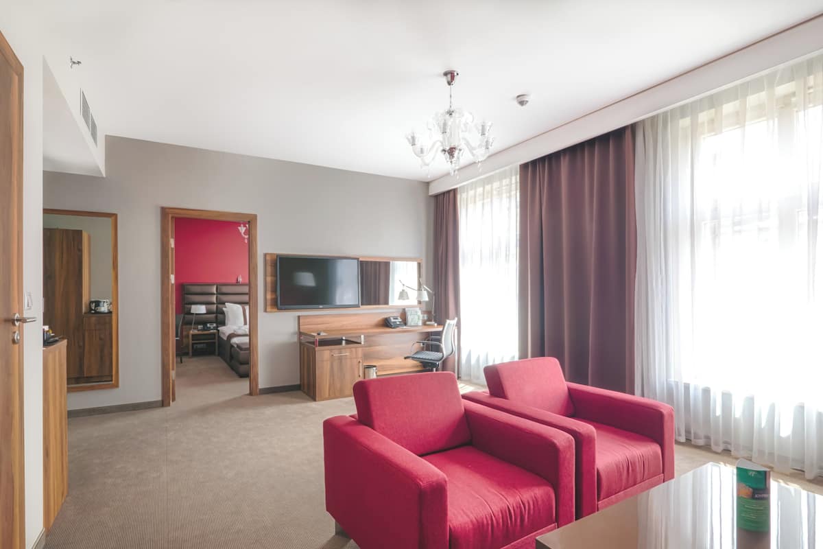 Suite, 1 Bedroom | Hypo-allergenic bedding available, in-room safe, desk, laptop workspace