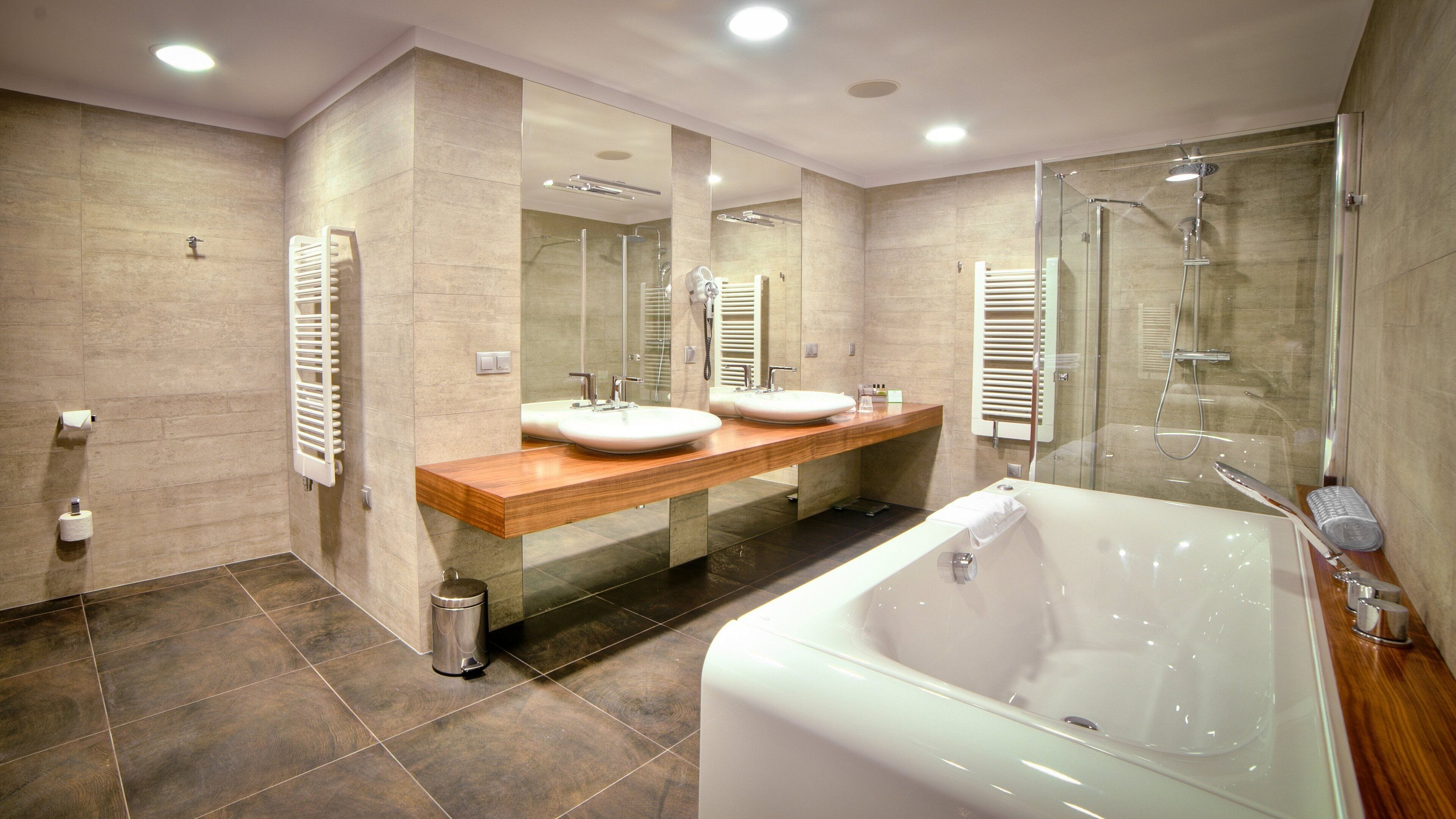 suite, 1 bedroom (dining) | bathroom | free toiletries, hair dryer, bathrobes, slippers