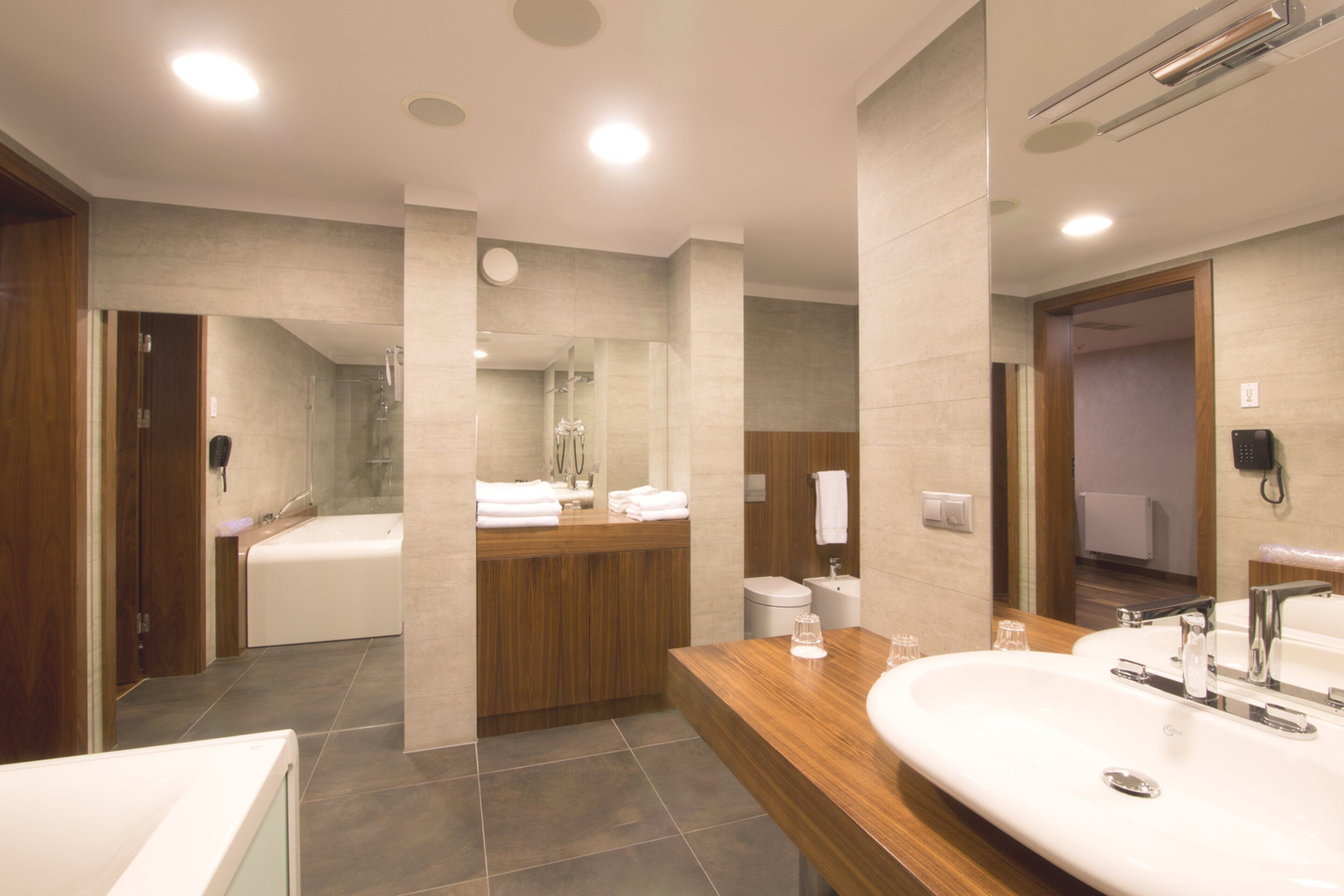 suite, 1 bedroom (dining) | bathroom | free toiletries, hair dryer, bathrobes, slippers