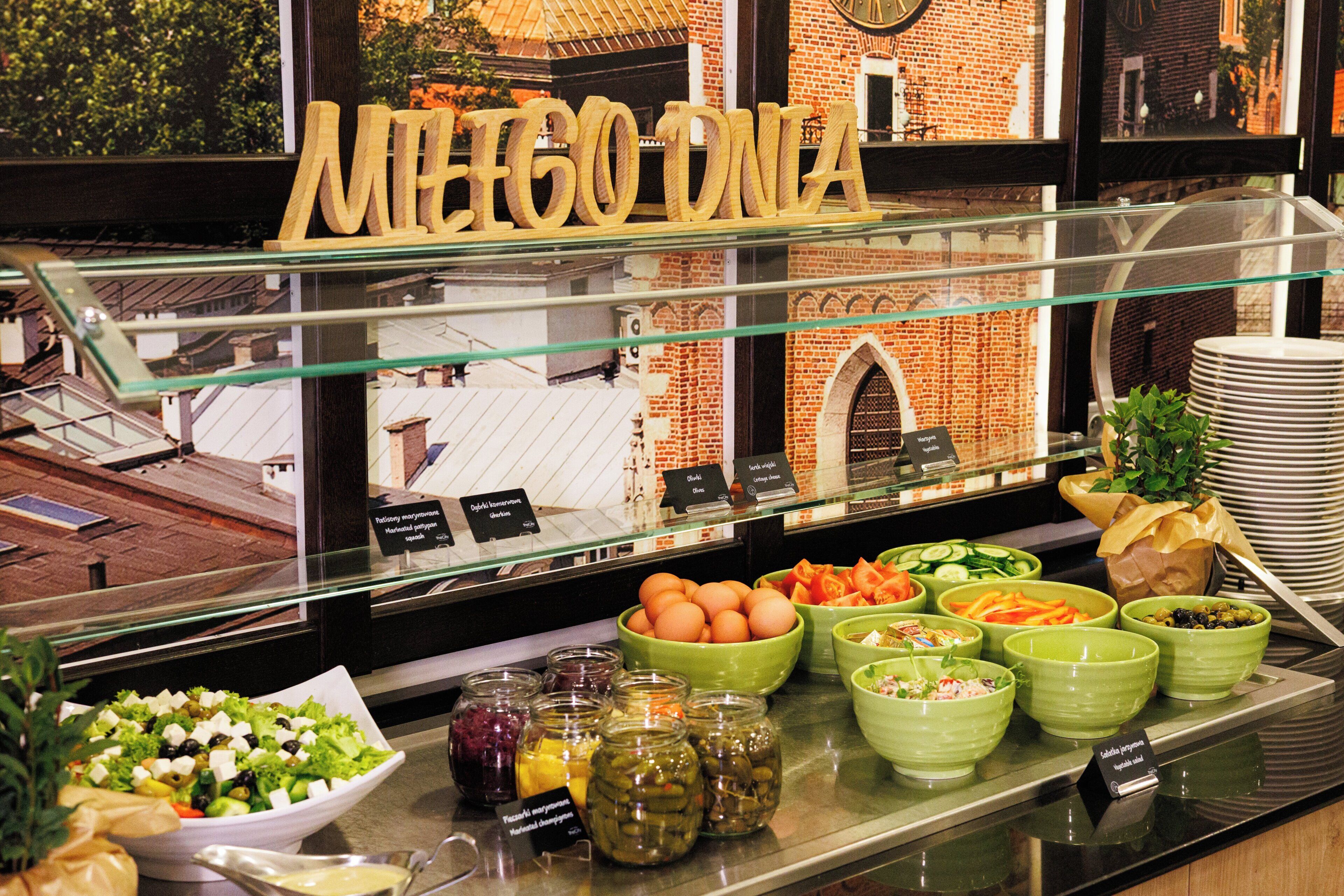 2 من المطاعم، تقديم الإفطار