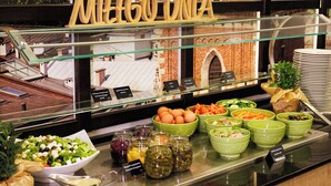 A buffet with various food items and a sign that reads 'MIEGO ONA'. - Holiday Inn Krakow City Centre by IHG (Kraków)