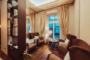 Parihoitohuone(ita), kuumakivihierontaa, thai-hierontaa