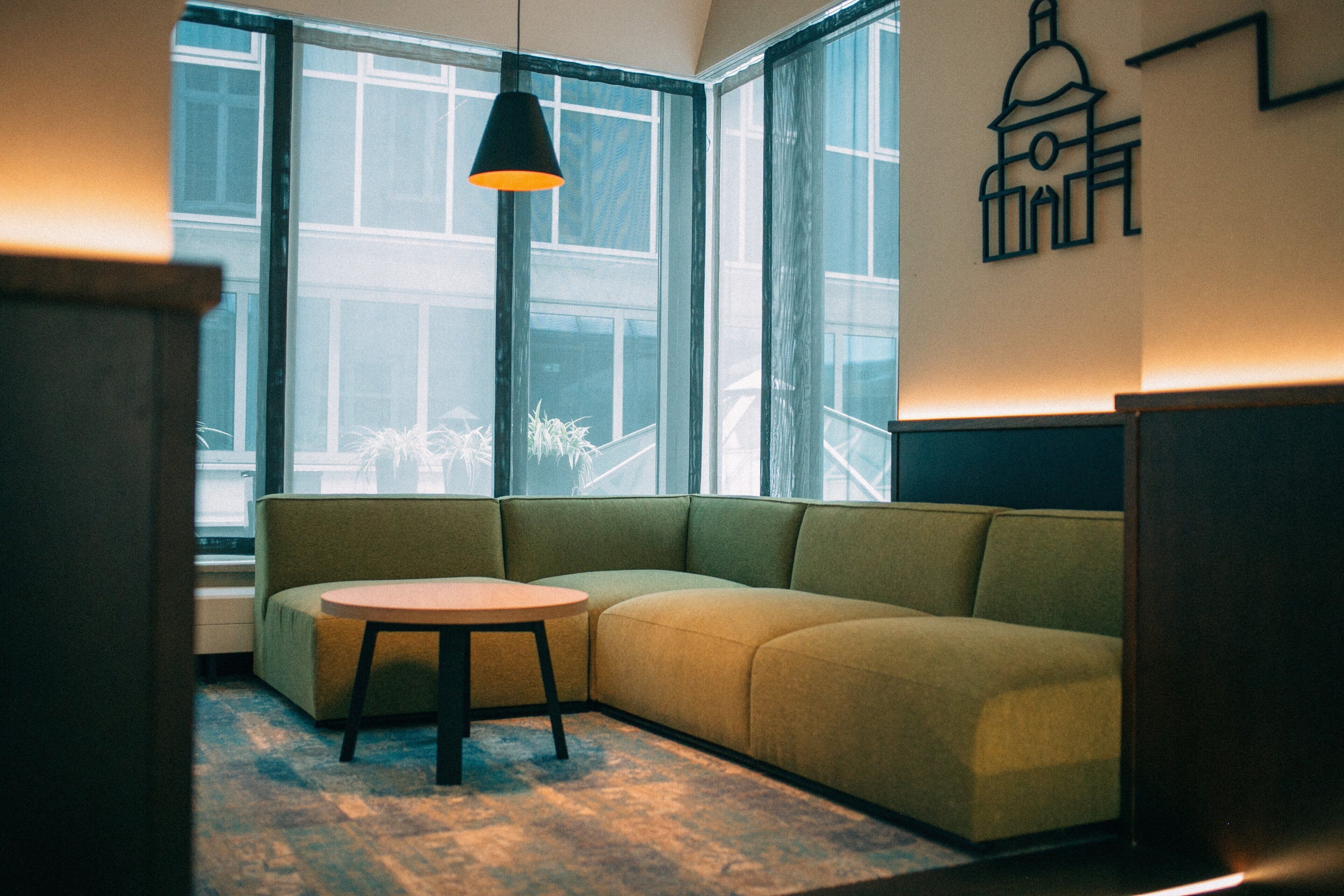 gastropub, al fresco dining, open daily