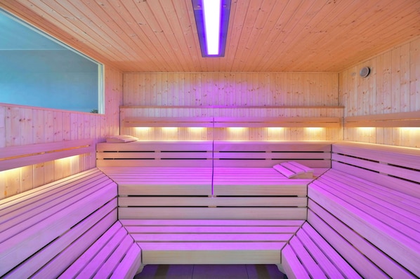 Sauna, steam room