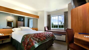 Sengetøy av topp kvalitet, senger med overmadrass og skrivebord