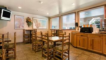 Free daily continental breakfast