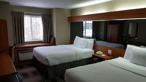 Literie de qualité, lit avec matelas à plateau-coussin, bureau