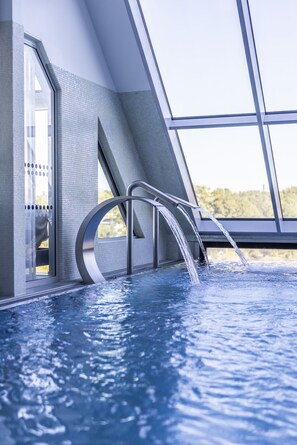 Sauna, spa tub