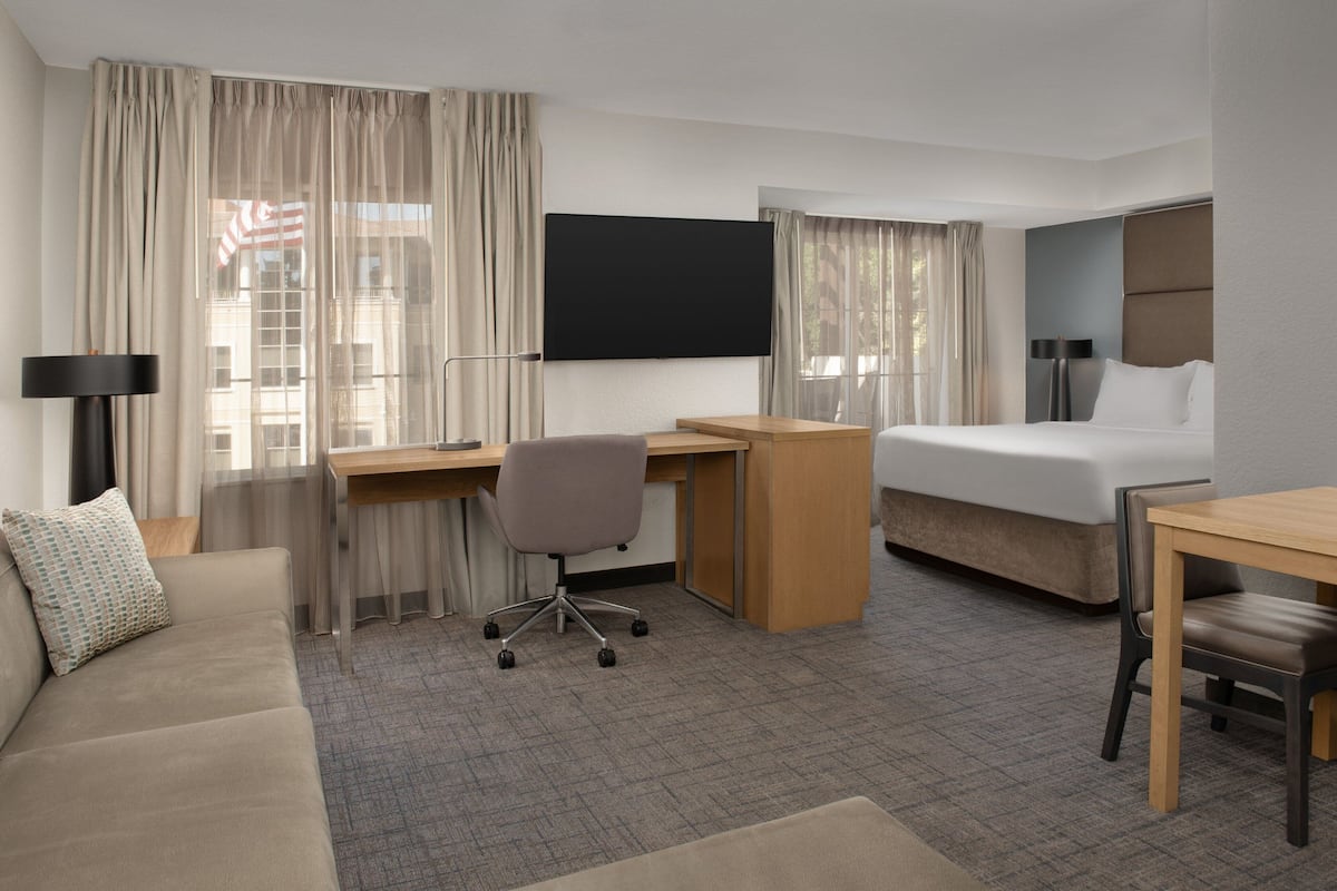 In-room safe, desk, laptop workspace, iron/ironing board