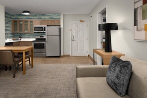 39-inch TV with digital channels, pay films - Residence Inn Marriott Palo Alto Los Altos (Los Altos)