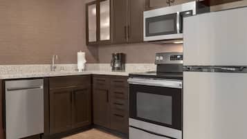 Full-size fridge, microwave, stovetop, coffee/tea maker