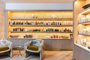Couples treatment rooms, sauna, hot tub, steam room, body treatments