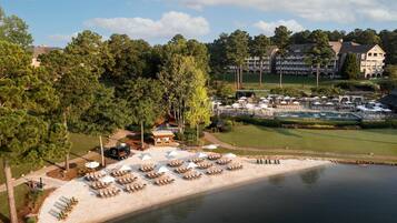 Private beach, sun-loungers, beach umbrellas, beach towels