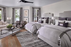 Casa de campo, 2 habitaciones, balcón, vistas al lago | Ropa de cama de alta calidad, caja fuerte, escritorio y cortinas opacas