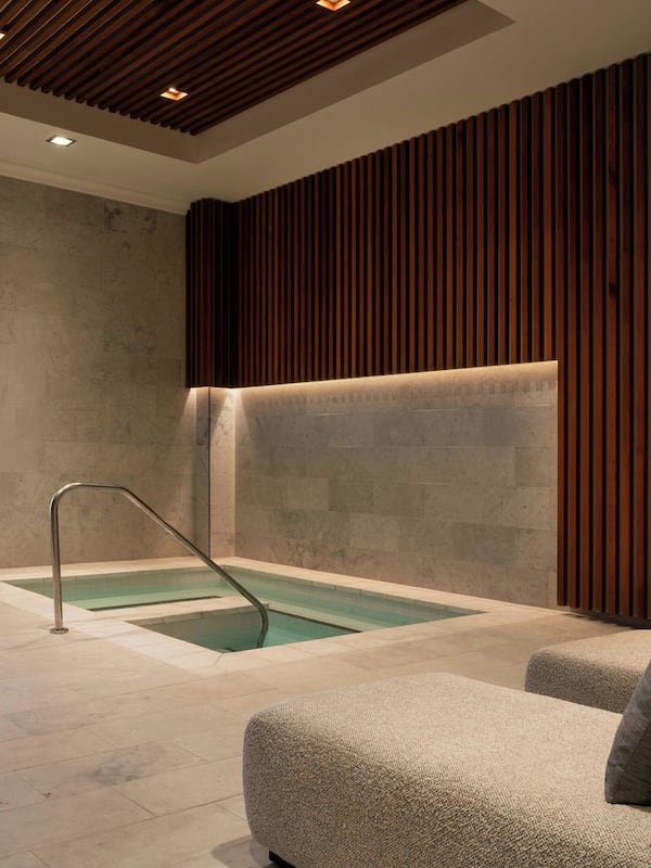 Couples treatment rooms, sauna, hot tub, steam room, body treatments