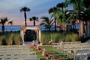 Private beach nearby, white sand, free beach shuttle, beach cabanas