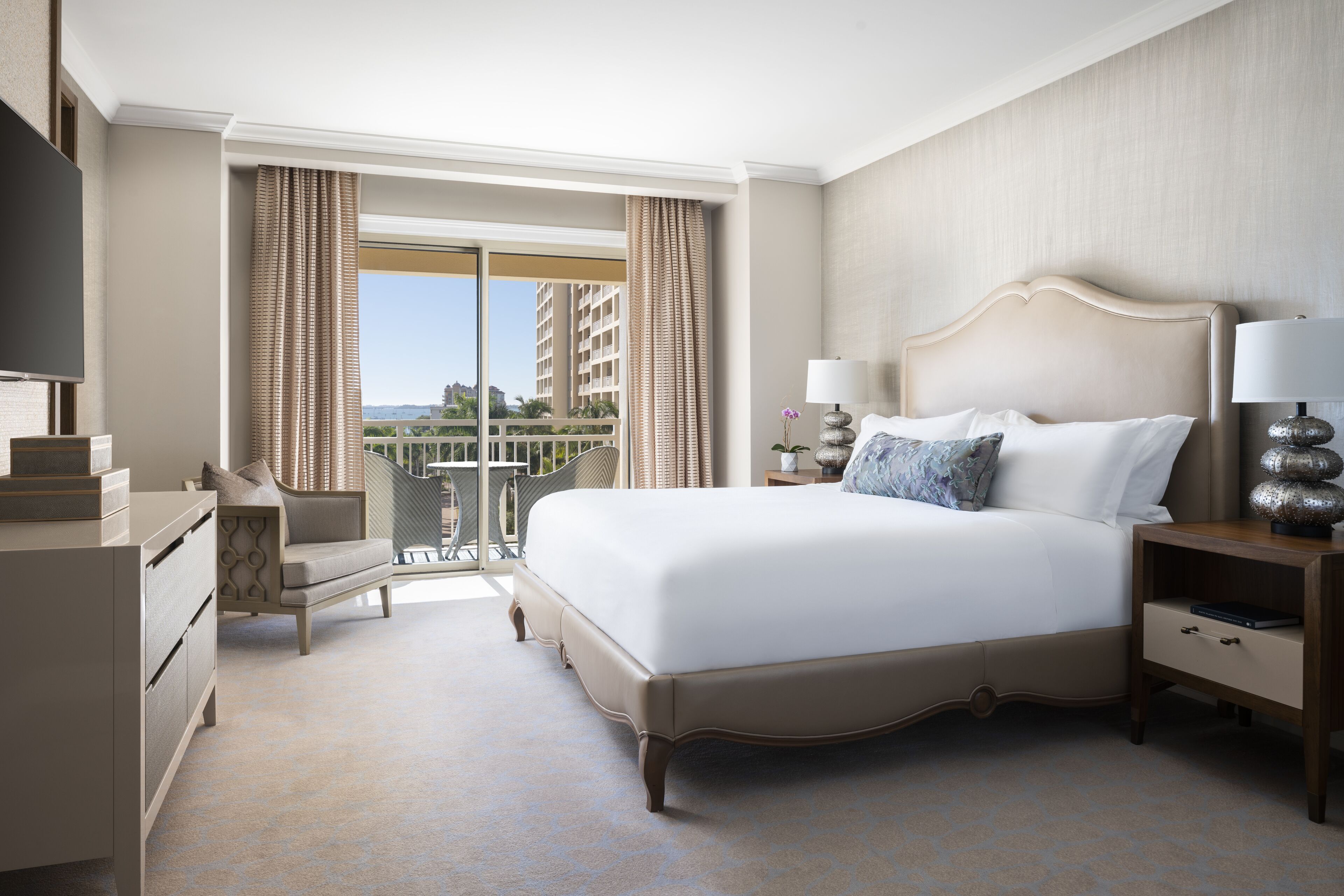 sarasota suite, 1 king, separate living room and dining room, club access, non smoking, (balcony) | 1 bedroom, premium bedding, down duvets, pillow-top beds