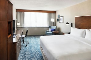 Executive Room, 1 King Bed | 1 bedroom, pillowtop beds, in-room safe, desk