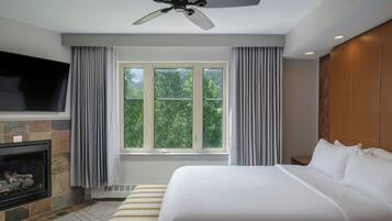 Premium bedding, in-room safe, iron/ironing board