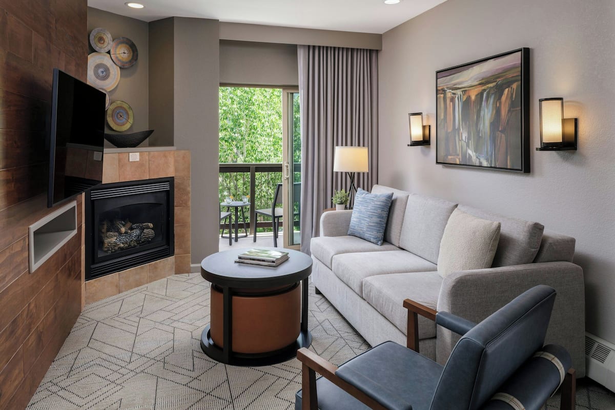 TV, fireplace, DVD player