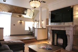 En 42-tommers LCD-TV med Parabol-TV samt TV