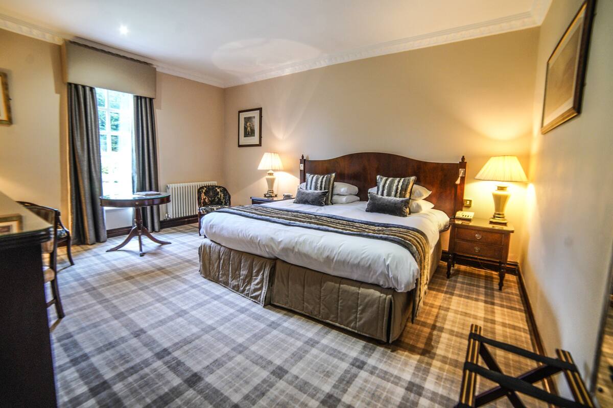 in-room safe, iron/ironing board, free wifi, bed sheets