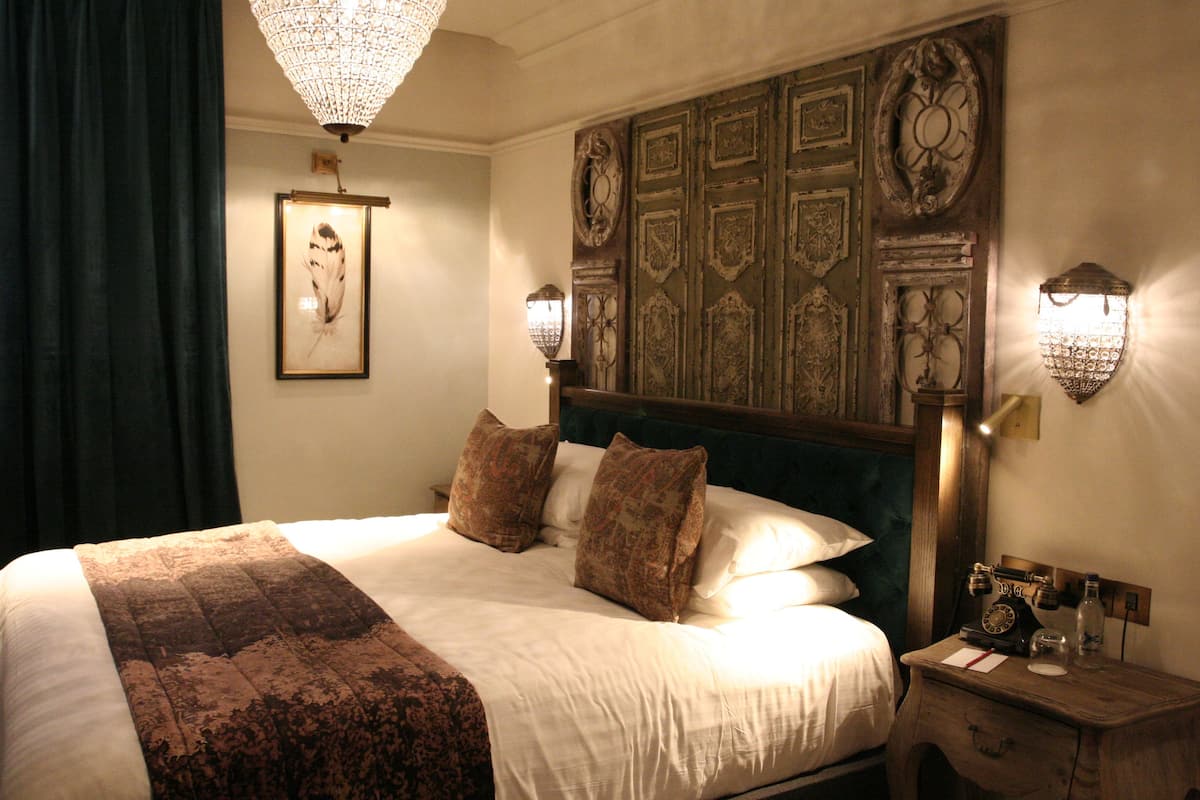 3 chambres, coffres-forts dans les chambres, fer et planche Ă repasser