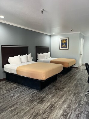 经济双人房, 2 张大床, 无烟房 (Two Queen beds) | 熨斗/熨衣板、免费 WiFi、床单