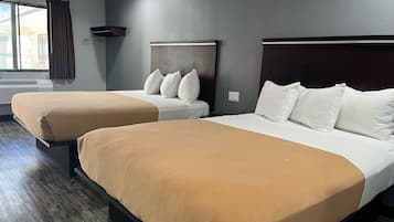 Tabla de planchar con plancha, wifi gratis y ropa de cama